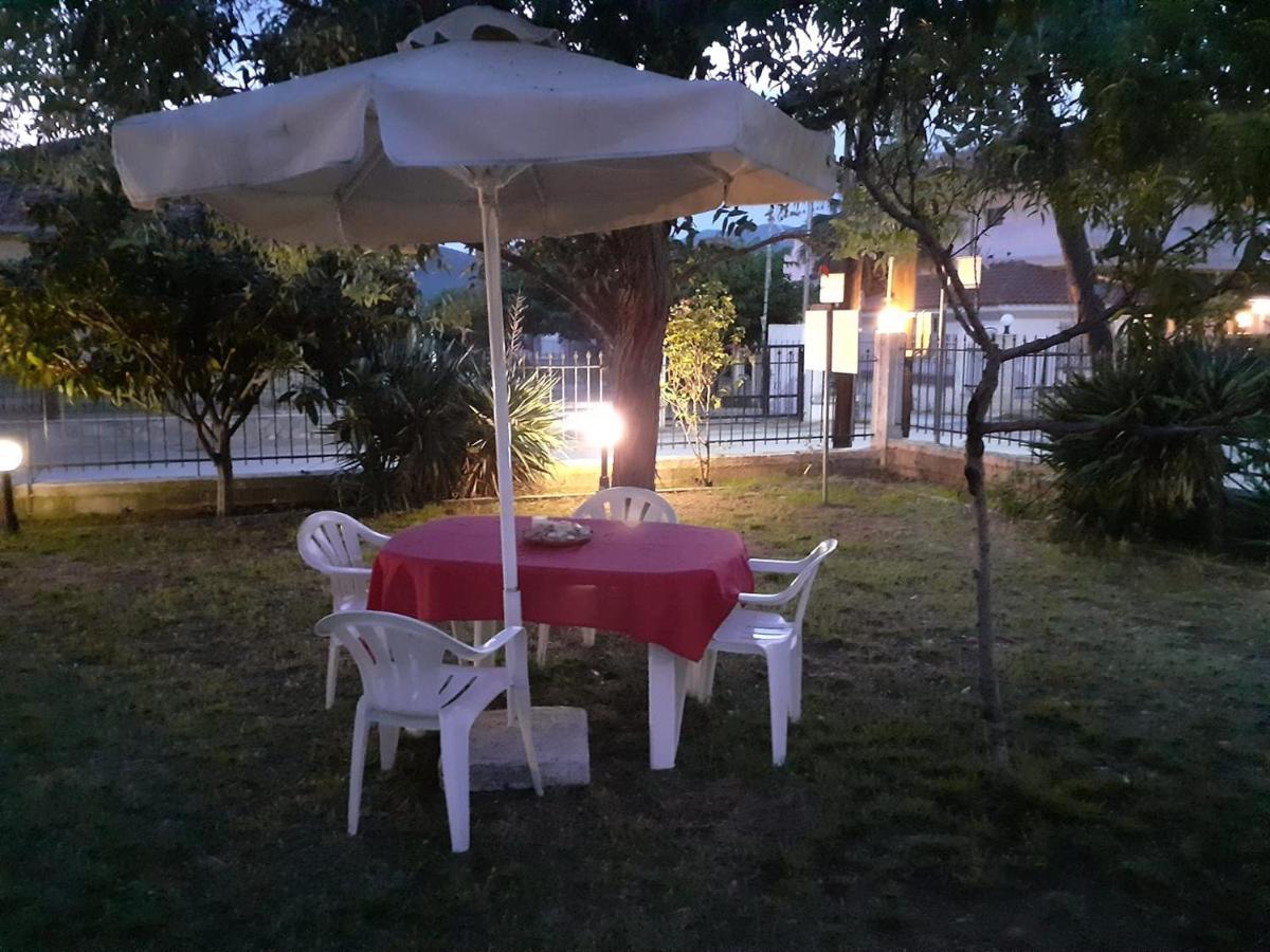 Polis΄ House Apartment Vrasná Exterior foto